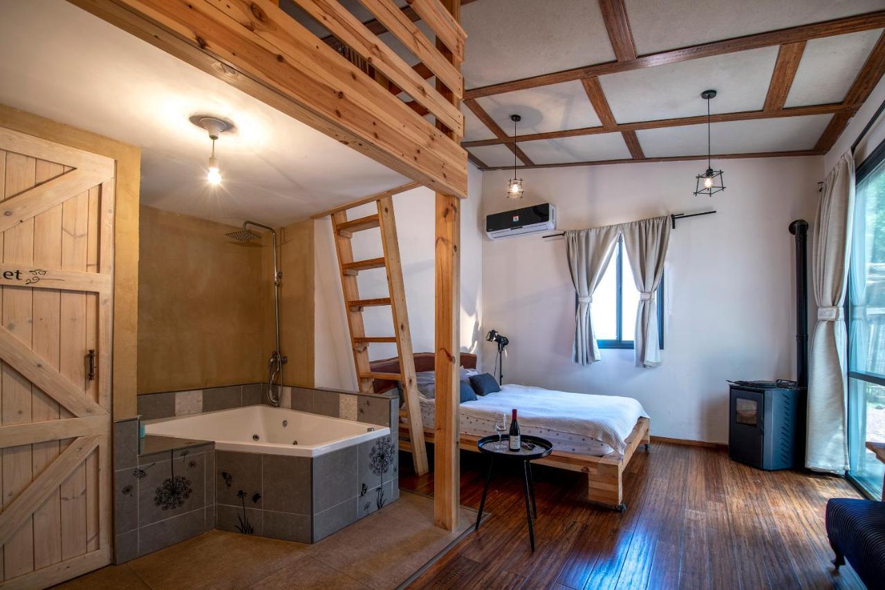 Gate Away B&B Units - המקום באל רום Buitenkant foto