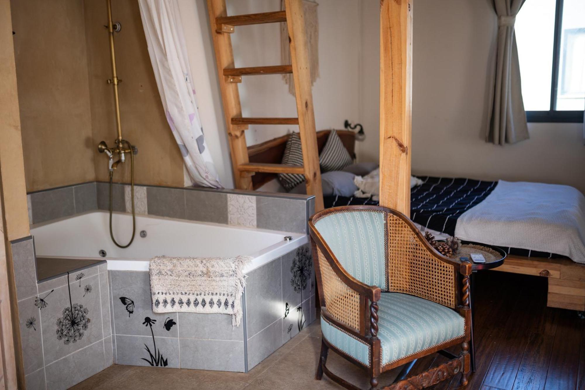Gate Away B&B Units - המקום באל רום Buitenkant foto